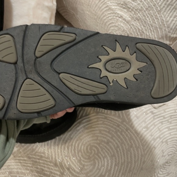 Original black Uggs with metal tag and metal zipper - Picture 6 of 8